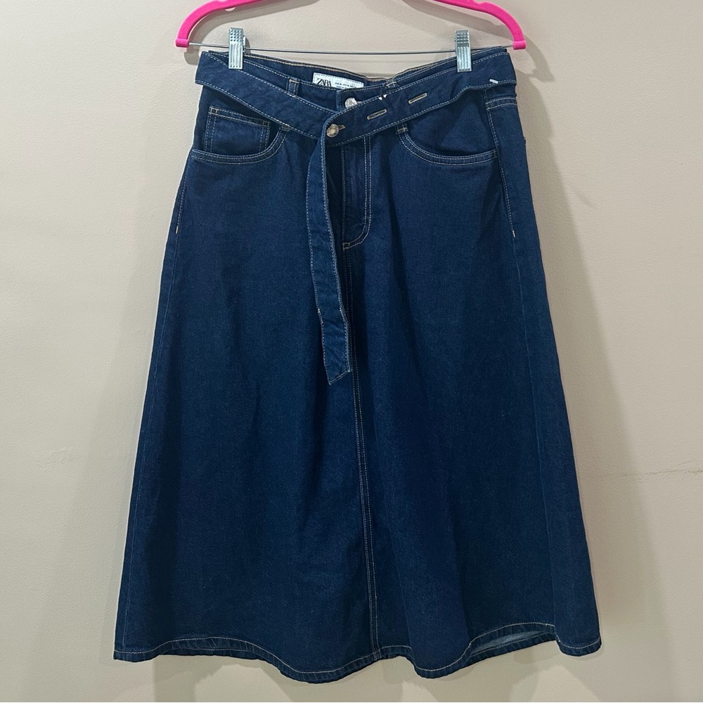 Zara Women's Dark Blue Denim A-Line Skirt with Belt